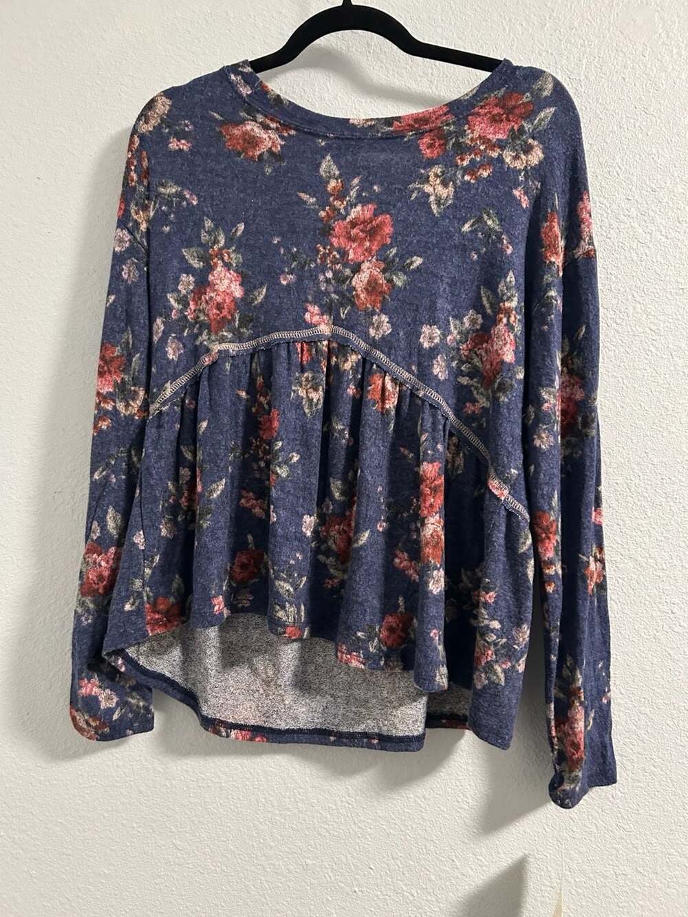 Rewind Women's Blue and Red Floral Long Sleeve Peplum Top Size L